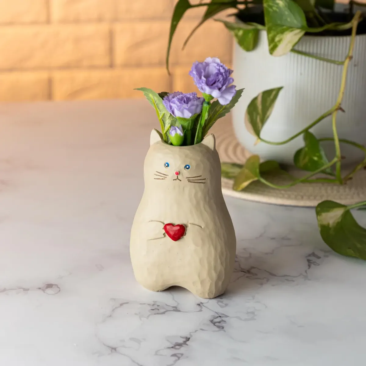 Florero Gatito De Cerámica Simil Madera Con Corazón 18 Cm